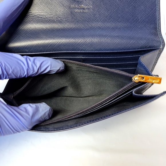 Salvatore Ferragamo Gancini Leather Flap Wallet - Picture 8 of 10